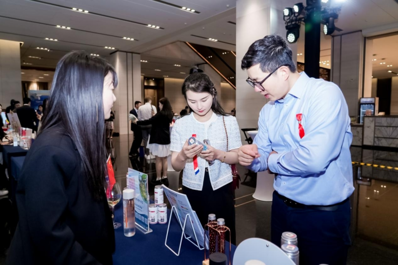 亮相上海挪威国庆日晚宴创新科技赋能宠物健康新未来CQ9电子app挪威高端宠物营养品牌VCare(图3)